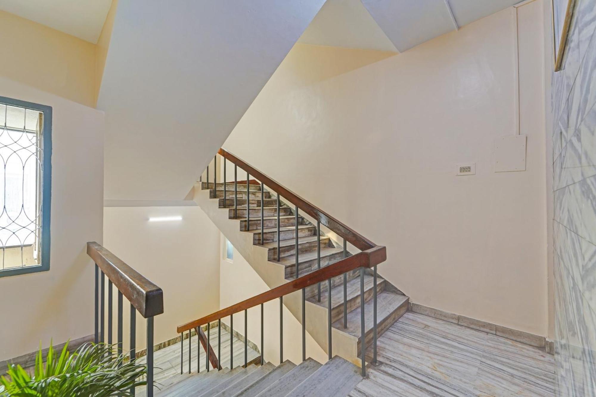Super Townhouse G Silver Hotels Mount Road Ченай Екстериор снимка