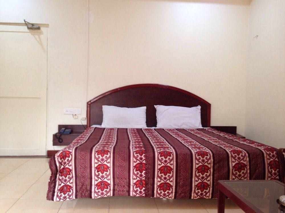 Super Townhouse G Silver Hotels Mount Road Ченай Екстериор снимка